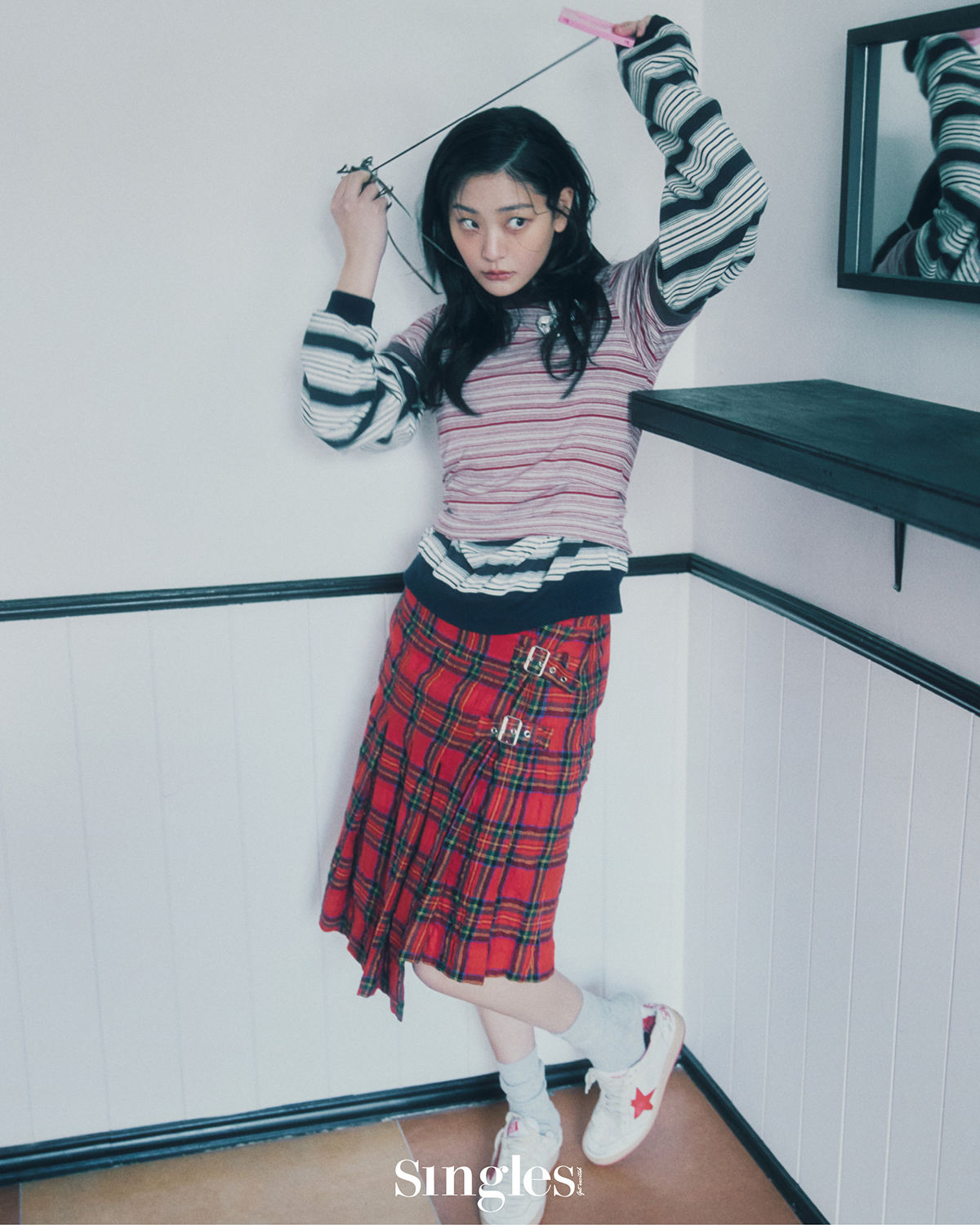 이혜리와 정수빈의 싱글즈 화보 이미지, 이혜리, 정수빈, 싱글즈 화보,이혜리 화보, 정수빈화보. 싱글즈 정수빈, 이혜리, 선의의 경쟁 이혜리 정수빈